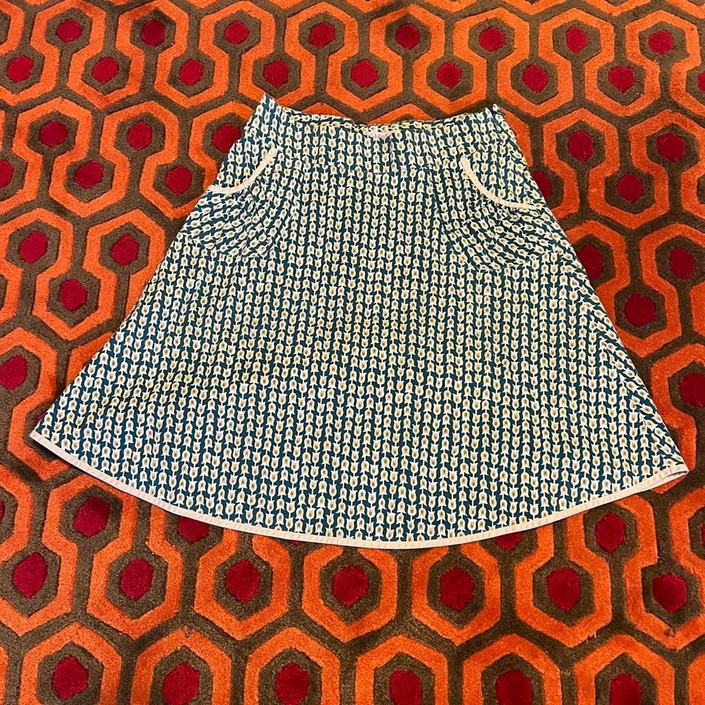 Tulip print skirt. Green & beige pattern 
Size medium